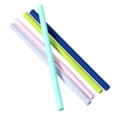 Shenzhen vende BPA livre de silicone palha aberta para viagens cor personalizada 230*11mm/17g