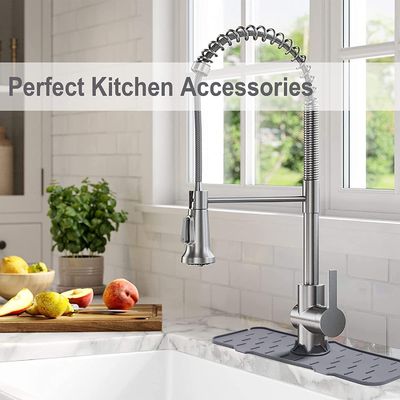 Home Cozinha utensílios de mesa preto silicone lavabo Splash Guard com design de absorção de água