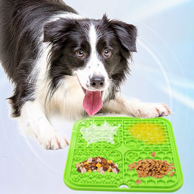 O favorito dos cães é o tapete de silicone de 20*20cm com vaso de sucção e design sustentável