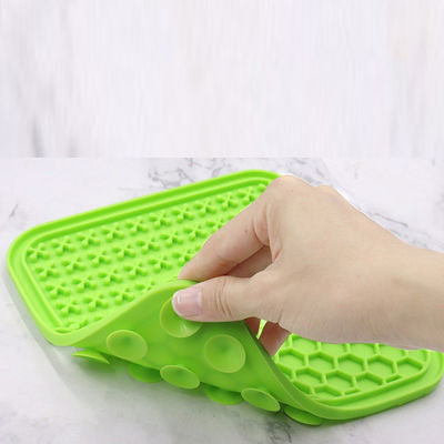 O favorito dos cães é o tapete de silicone de 20*20cm com vaso de sucção e design sustentável